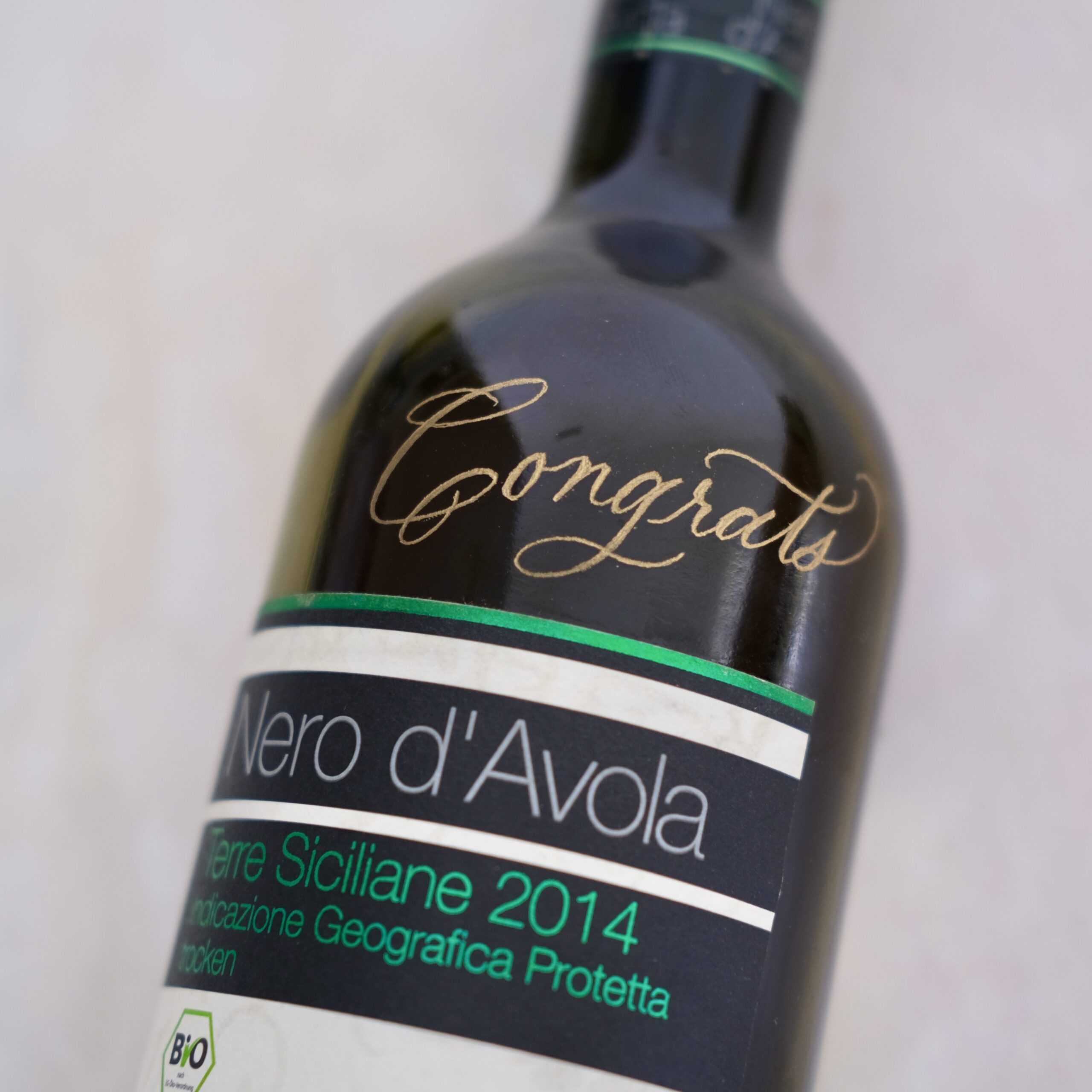 calligraphy engraving wine bottle